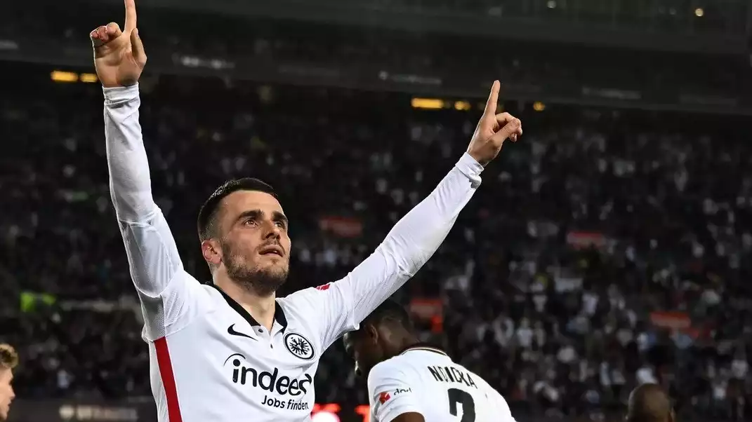Filip Kostic dari Eintracht Frankfurt memiliki andil dalam ketiga gol tandang Eintracht Frankfurt ke Barcelona