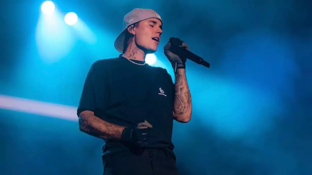 Justin Bieber saat tampil di panggung