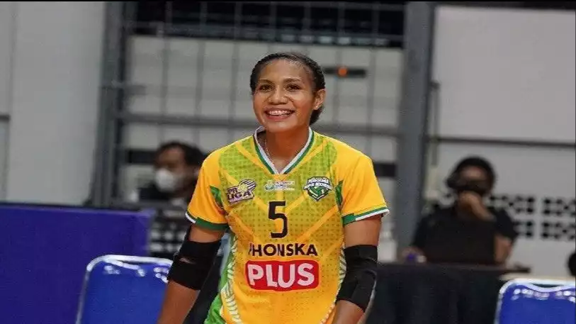 Pemain tim Gresik Petrokimia Pupuk Indonesia Mediol Stiovanny Yoku