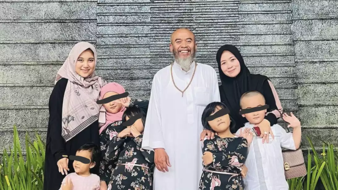 Foto Lutfiana Ulfa bersama istri pertama Syekh Puji