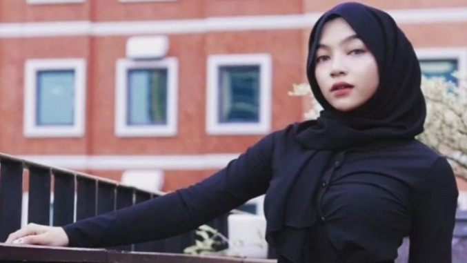 Viral Oklin Fia Blak-blakan Ungkap Pemain Sepak Bola yang Diduga Ajak Check-in di Hotel, Label Timnas Indonesia?
            - galeri foto