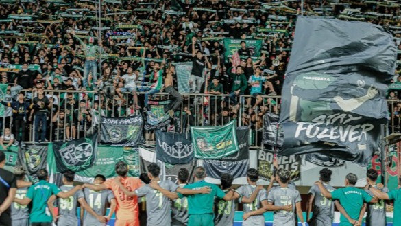 Persebaya Tutup Tribun Utara GBT, PSSI: Langkah Tegas Lawan Ujaran Kebencian
            - galeri foto