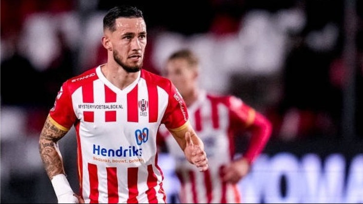 Pernah DM Erick Thohir Minta Dinaturalisasi, Eks Striker Timnas Belanda Ini Bisa Dipanggil John Herdman ke Timnas Indonesia di FIFA Series 2026
            - galeri foto