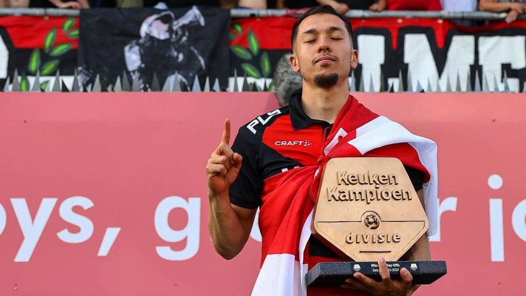 Gagal Bela Timnas Indonesia, Pemain Keturunan Solo Ini Kini Menjadi Kunci di Klub Thailand
            - galeri foto