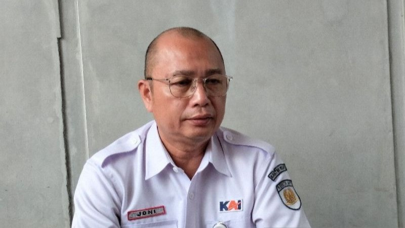 VP Public Relations KAI Joni Martinus menyampaikan keterangan kepada awak media di Bandung, Jawa Barat, Senin (6/3/2023).
