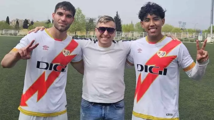 Cetak 20 gol di Rayo Vallecano, Razzaa Fachrezi (kanan) pemain abroad berlabel Timnas Indonesia segera gabung klub Madrid.