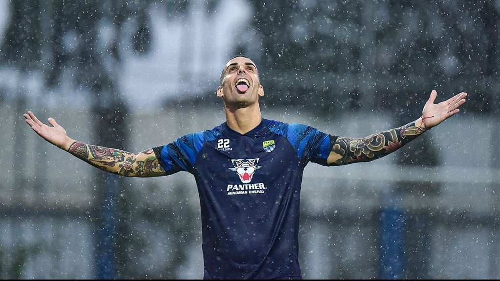 Persib dalam Sorotan Media Asing, Dua Pemain Eropa Dirumorkan Bakal Gabung Maung Bandung: Ada Top Skor dari Kroasia!
            - galeri foto