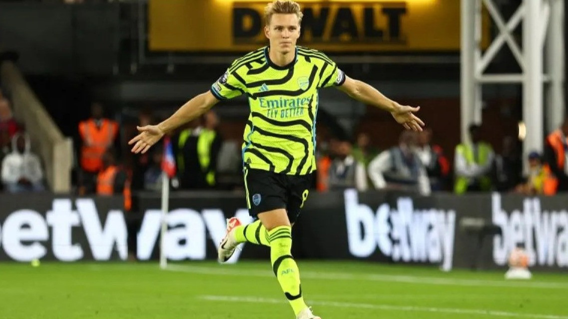 Diakui Bukan Mengakui, Martin Odegaard Dapat Pujian Setinggi Langit dari Legenda Arsenal: Dia Berubah
            - galeri foto