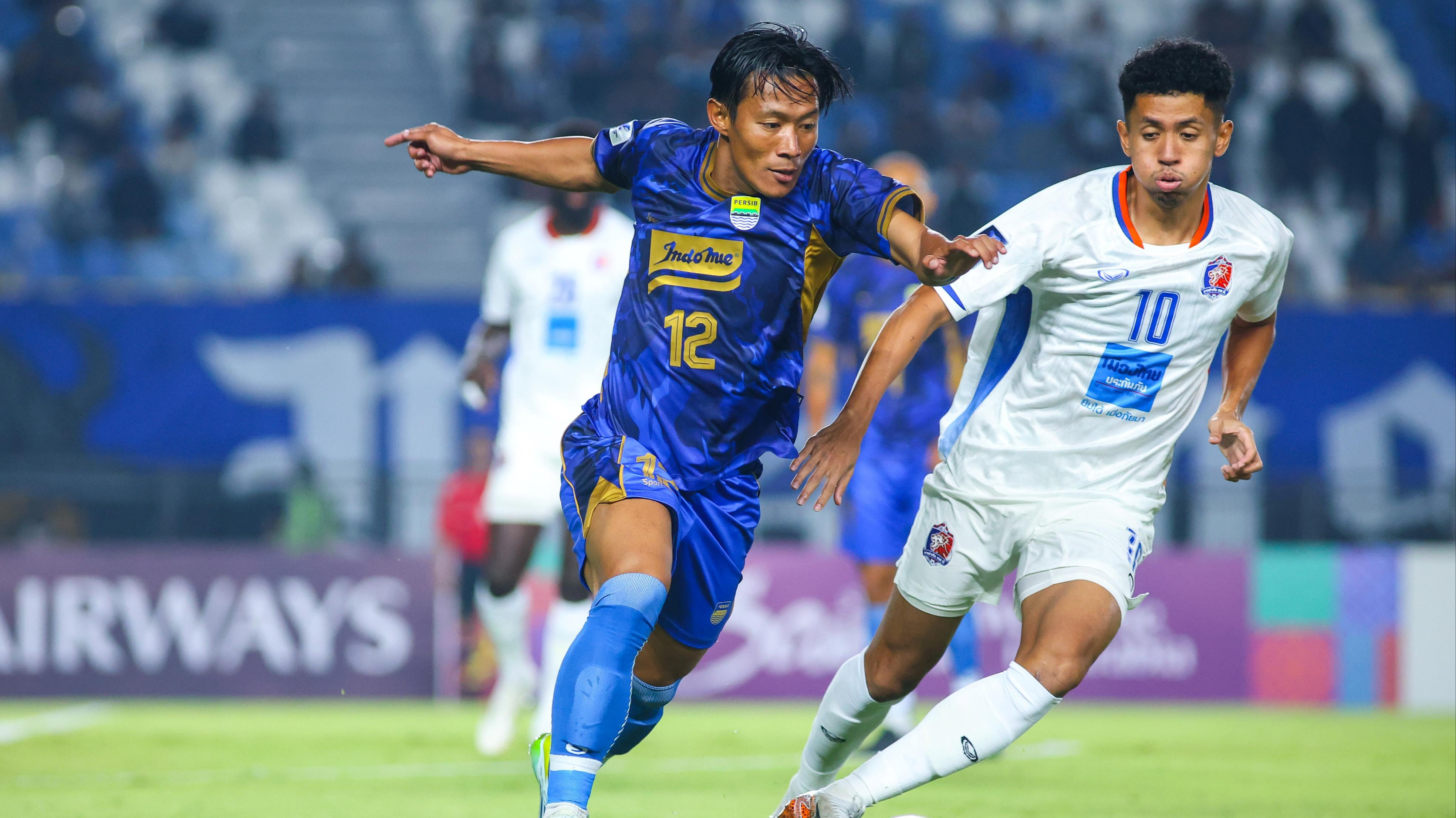 Kapten Persib Tak Tinggal Diam, Tahu Netizen Hina Juga Istri Henhen Herdiana, Marc Klok Beri Peringatan Serius sampai Bilang...
            - galeri foto