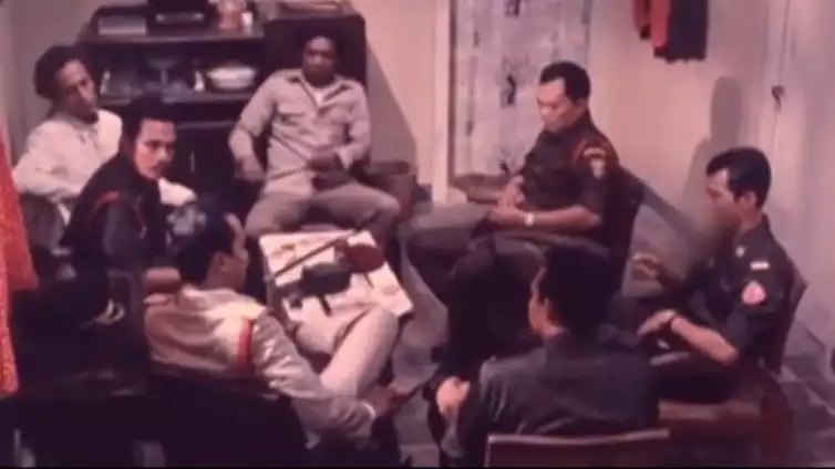 Cuplikan Film Pengkhiatanan G30S PKI, suasana rapat pimpinan operasi militer G30S PKI