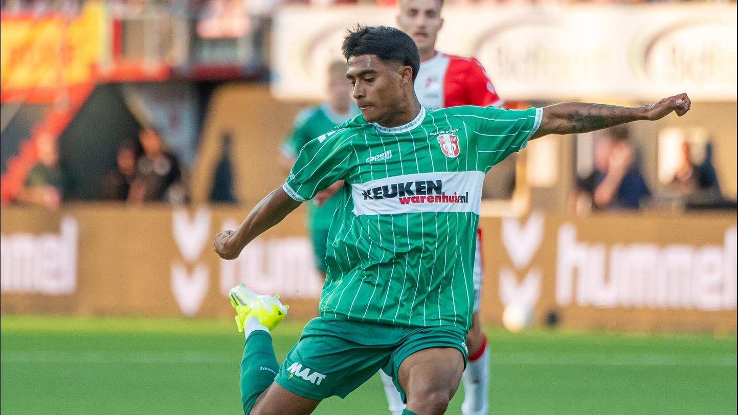 Tak 'Direstui' FIFA, Walau Pernah Cetak Gol untuk Timnas Indonesia, tapi Pemain Liga Belanda Ini Tak Bisa Dinaturalisasi
            - galeri foto