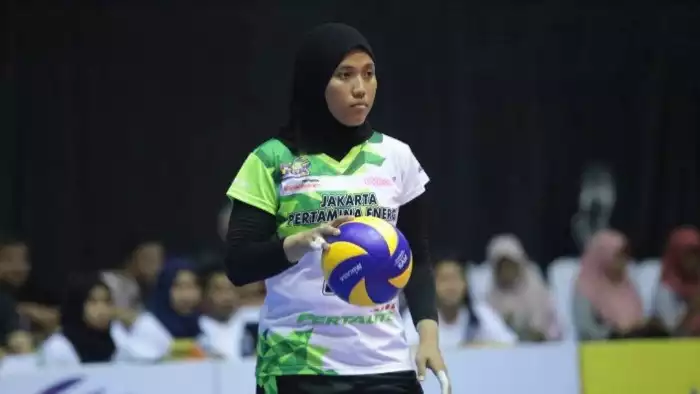 Shinta Ainni Fathurrahmi, atlet voli memakai hijab pertama kali di Proliga