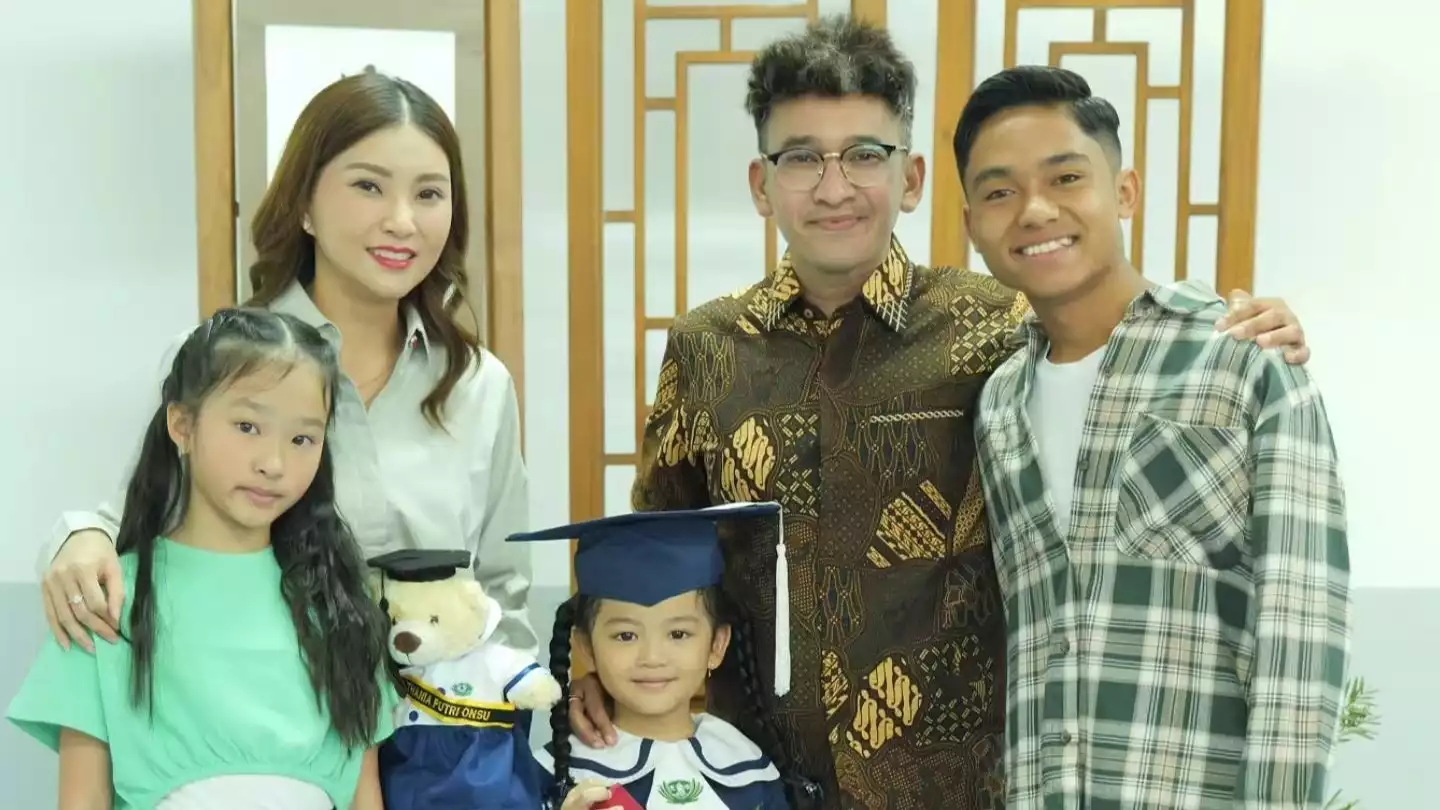 foto keluarga Ruben Onsu dan Sarwendah