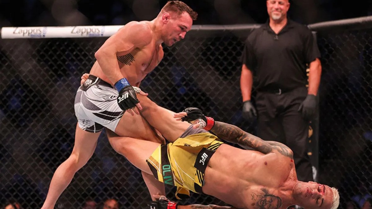 Bukan Selebriti, Charles Oliveira Pilih Sosok Ini untuk Menyerahkan Sabuk BMF UFC
            - galeri foto