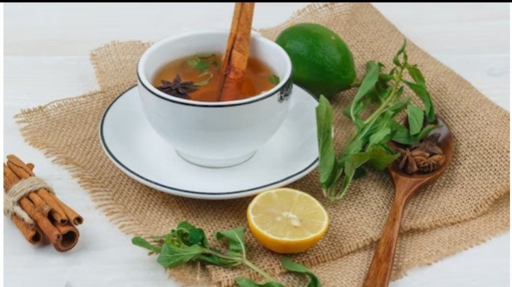 Musim Hujan Bikin Mudah Sakit, Dokter Bagikan Ramuan Herbal buat Redakan Batuk, Flu, dan Tubuh Ngillu
            - galeri foto