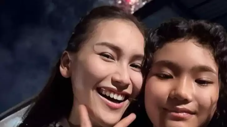 Ayu Ting Ting bagikan momen tahun baru