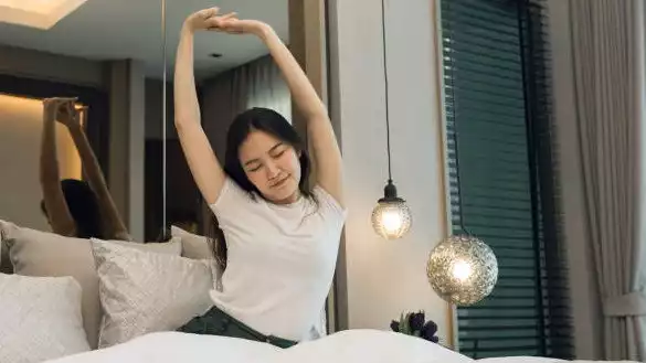 Ilustrasi tidur di waktu yang tepat, bisa membantu membakar lemak