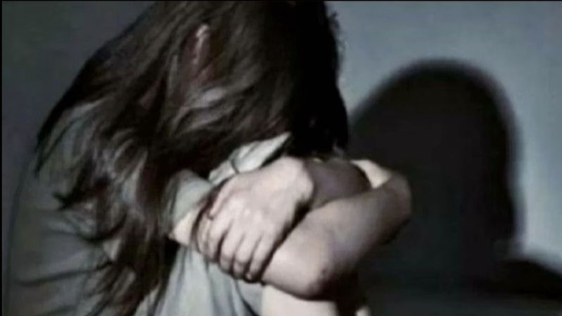 Kronologi Pasutri di Makassar Siksa dan Rudapaksa Karyawan Sendiri sambil Direkam
            - galeri foto