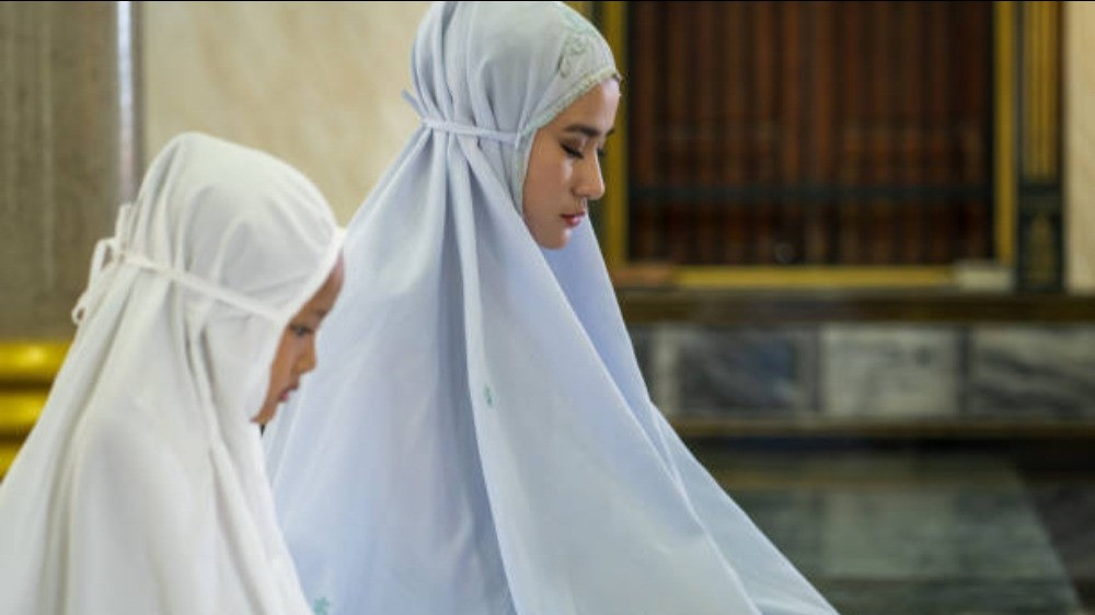 Apakah Boleh Shalat Subuh jika Bangun Kesiangan? Ini Penjelasan Buya Yahya
            - galeri foto