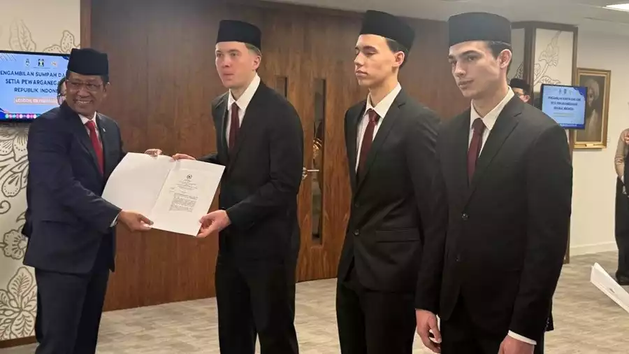 Ole Romeny, Dion Markx, dan Tim Geypens resmi jadi WNI