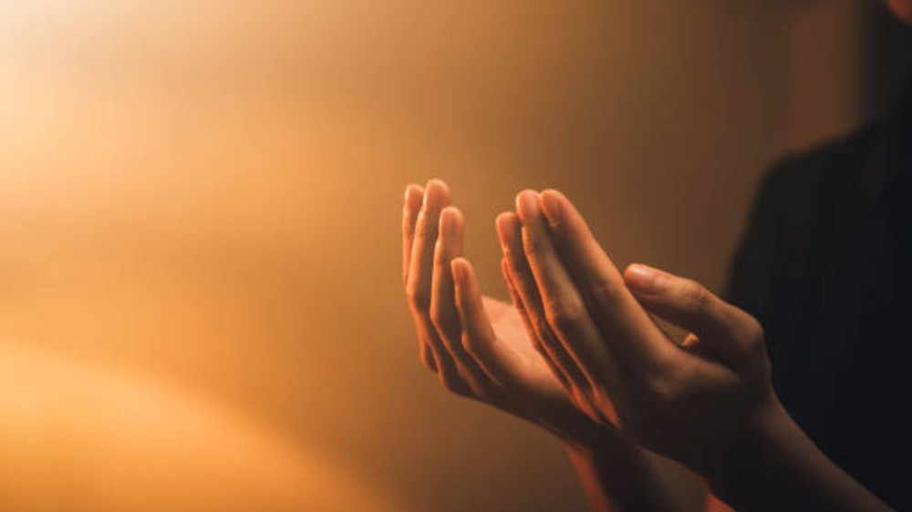 Ilustrasi membaca niat puasa Ramadhan