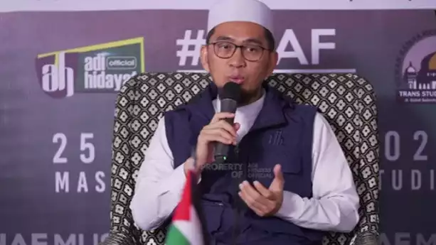 Potret Ustaz Adi Hidayat