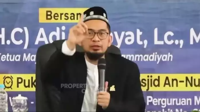 Potret Ustaz Adi Hidayat