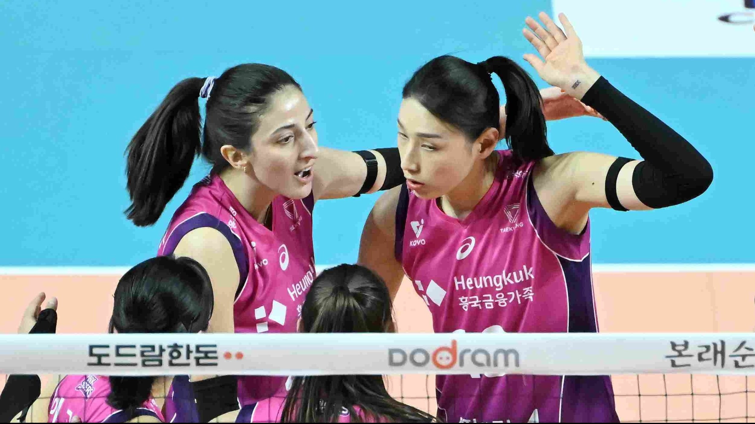 Dua Pemain Pink Spiders, Tutku Burcu dan Kim Yeon-koung
