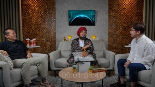 dr Richard Lee Bersama Dua Gurunya yakni Ustaz Derry Sulaiman dan Ustaz Felix Siaw