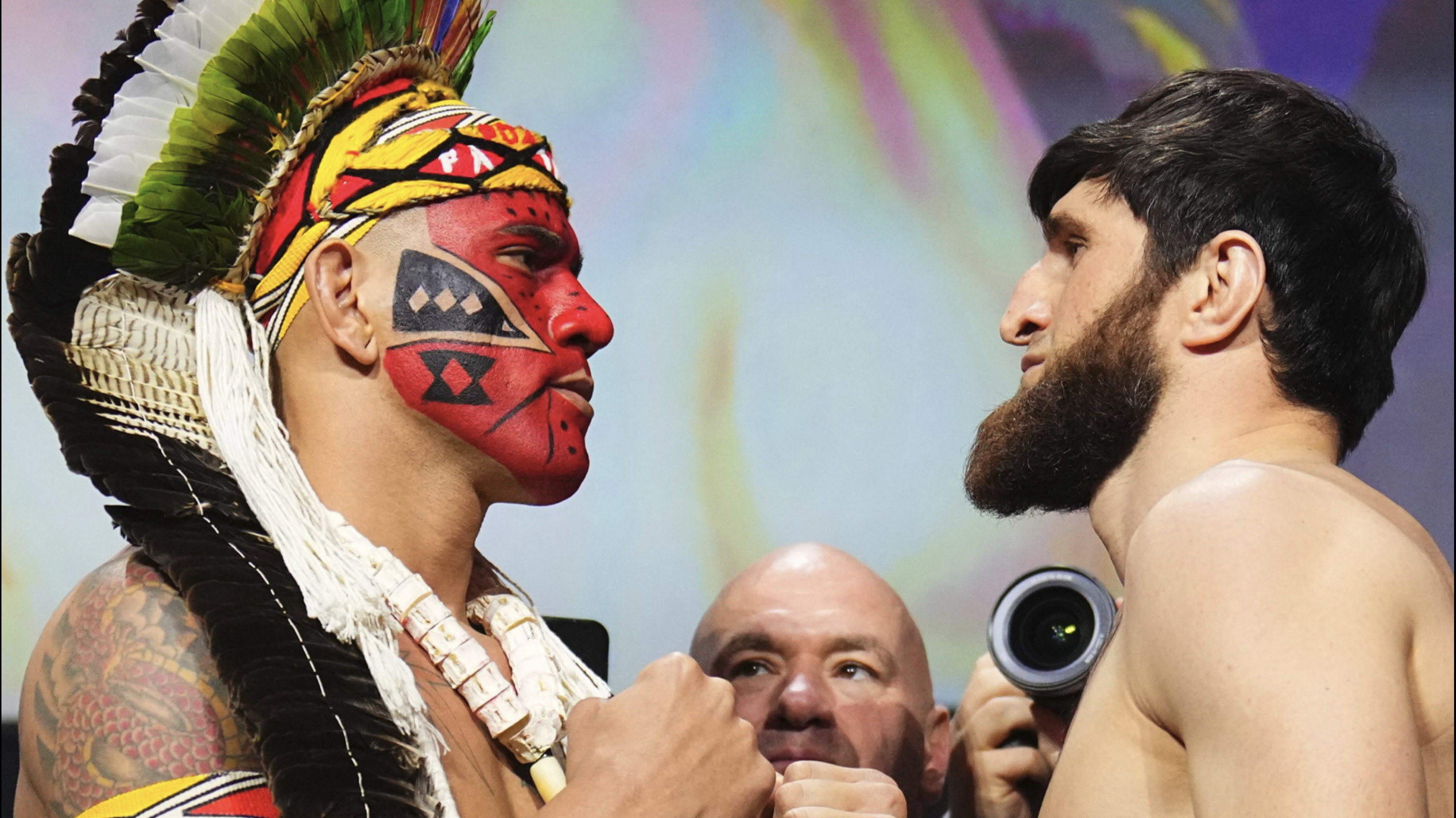 Alex Pereira Buka Suara soal Rencana Pensiun, Pilih Bertahan di Kelas Berat UFC
            - galeri foto