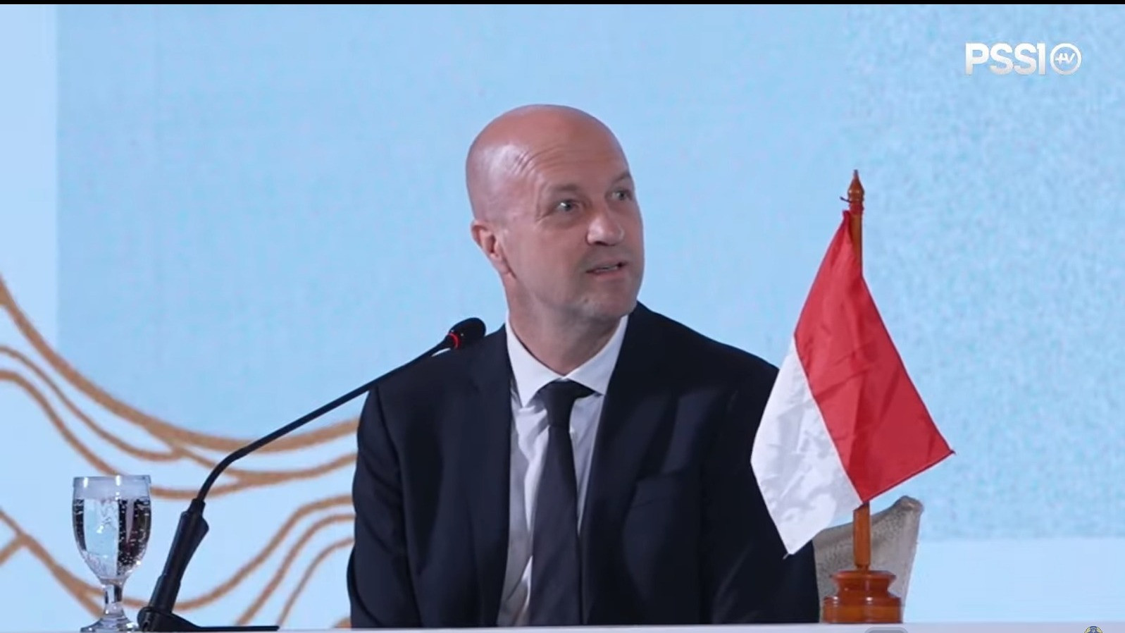 Ditinggal Jordi Cruyff ke Ajax, Media Vietnam Sebut PSSI Kehilangan Figur Kunci Proyek Timnas Indonesia
            - galeri foto