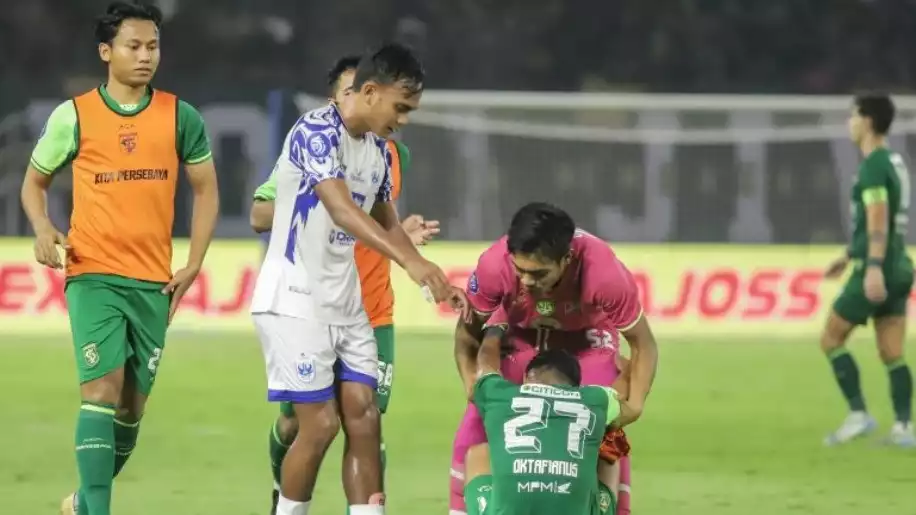 Oktavianus Fernando Terpuruk Usai Gagal Manfaatkan Peluang Emas, Pelatih Persebaya Langsung Pasang Badan