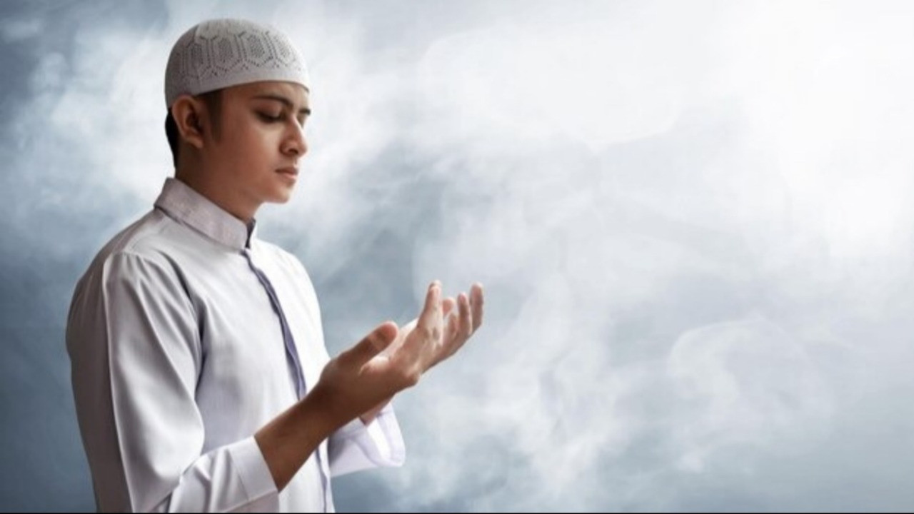 Masuk Pertengahan Ramadhan, Berikut Doa Qunut saat Witir, Lengkap dengan Lafal dan Artinya
            - galeri foto