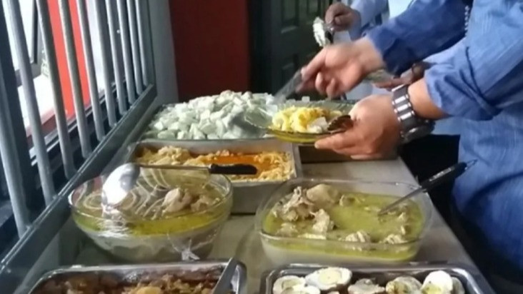 ILUSTRASI - Opor ayam hidangan khas Lebaran