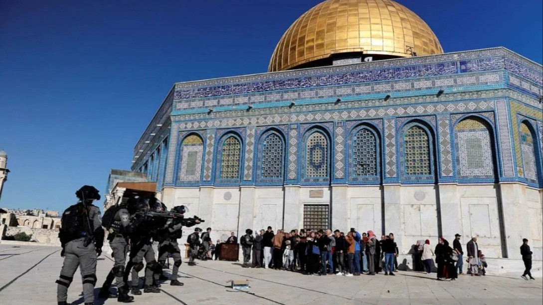 Terpopuler News Internasional: Donald Trump Panik Lihat Langkah Iran, hingga Israel Tutup Akses Shalat di Masjid Al Aqsa
            - galeri foto