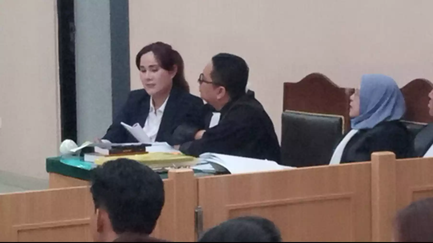 Samira Farahnaz atau lebih dikenal sebagai Doktif atau dokter detektif hadir menjadi saksi dari JPU dalam sidang terdakwa Isa Zega