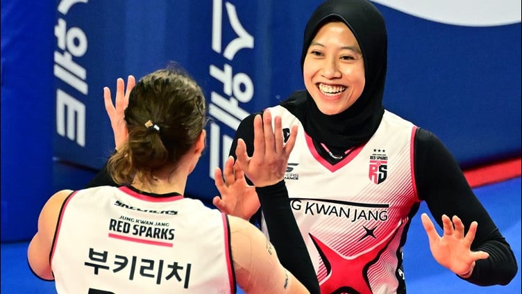 Pemain Red Sparks Megawati Hangestri dan Vanja Bukilic