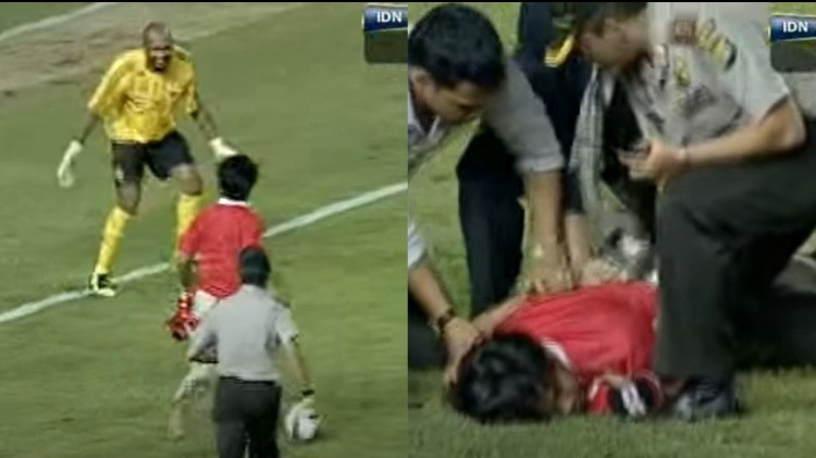 Momen Klasik Timnas Indonesia: Pitch Invader Suporter Garuda saat Kualifikasi Piala Asia 2011, Bentuk Protes terhadap PSSI
            - galeri foto