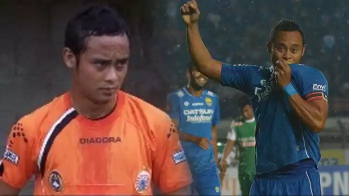 Atep Rizal mengenakan jersey Persija Jakarta dan Persib Bandung.