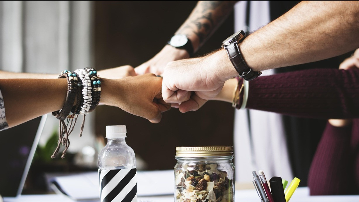 Ilustrasi Rekan Kerja