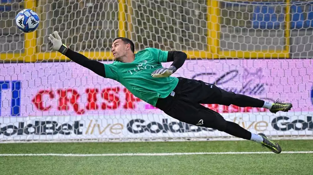 Emil Audero beraksi untuk Palermo