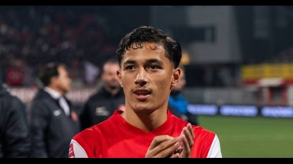 Namanya Mirip Orang Keturunan Maluku, Apakah Bek Kasta Kedua Liga Belanda Ini Bisa Dinaturalisasi Timnas Indonesia?
            - galeri foto