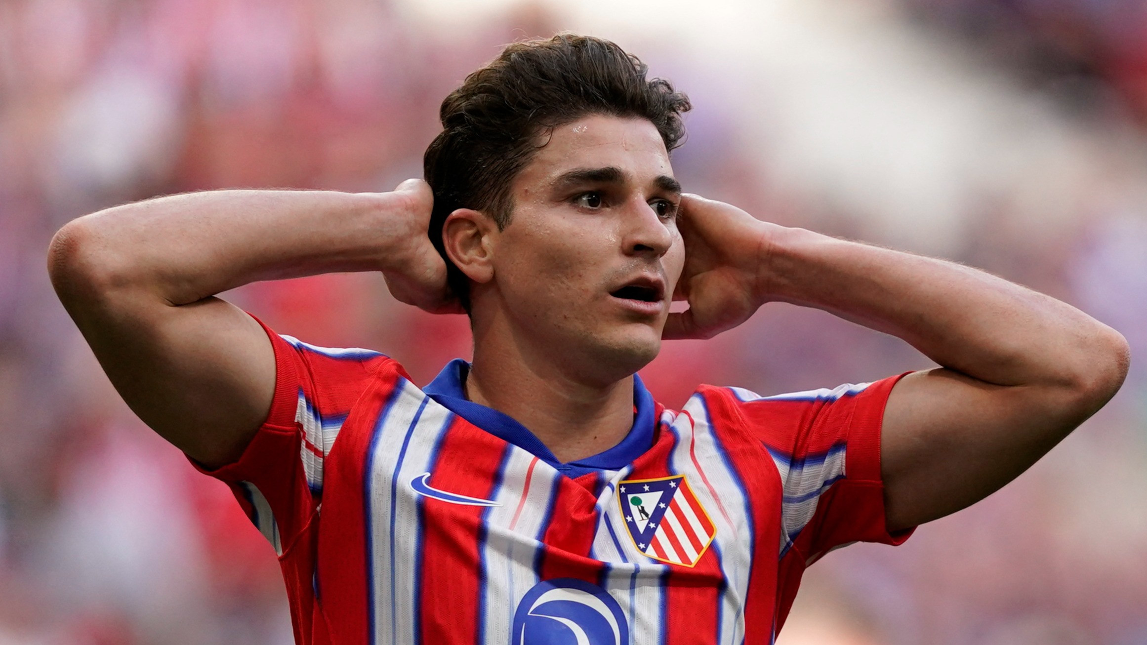 Chelsea Terancam Gigit Jari, Barcelona Diam-diam Ikut Incar Striker Rp1 Triliun Pengganti Lewandowski
            - galeri foto