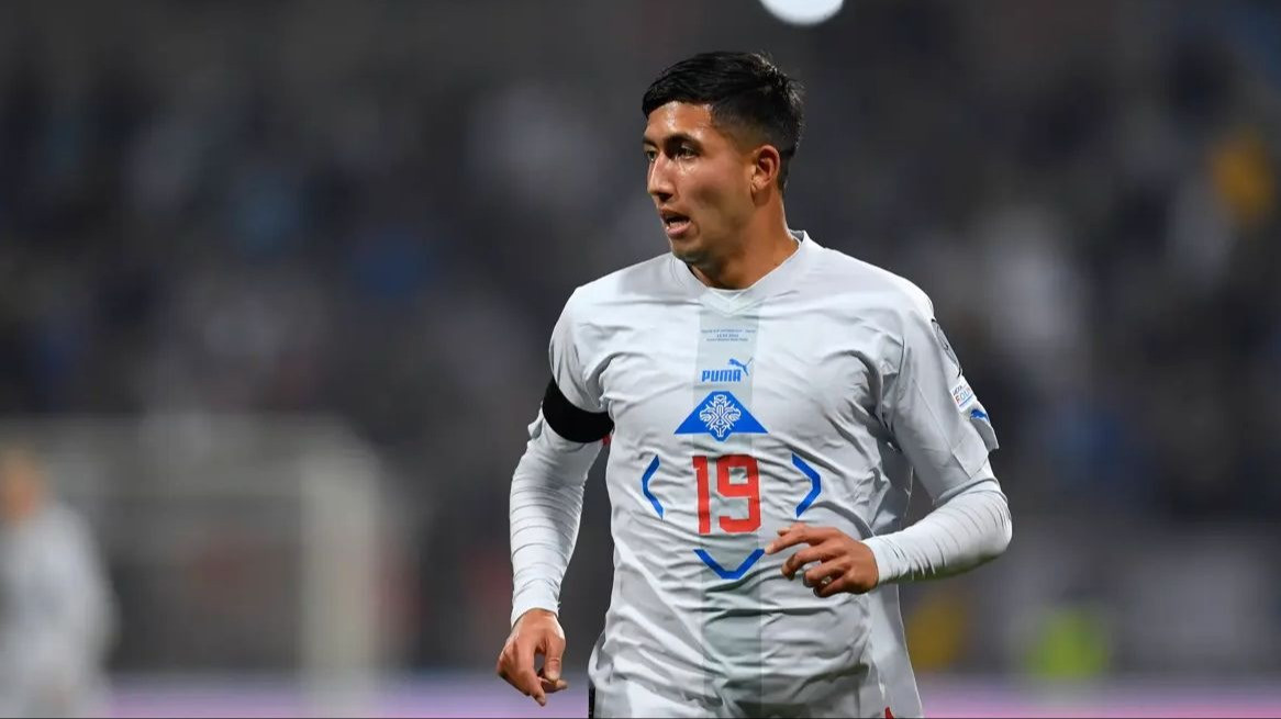 Pemain Asing ini Kabarnya Diam-diam Pernah Minat Gabung Timnas Indonesia? Rekan Jay Idzes, yang Ternyata Punya Darah Indonesia
            - galeri foto