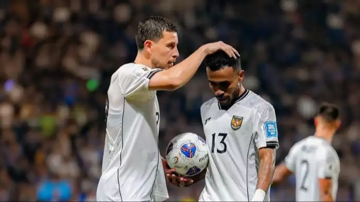 Yance Sayuri dan Thom Haye