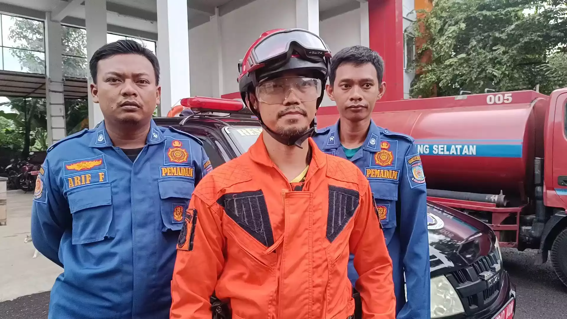 Debt Collector Minta Tolong ke Damkar Kota Tangsel, Buat Laporan Temuan Ular Ternyata...