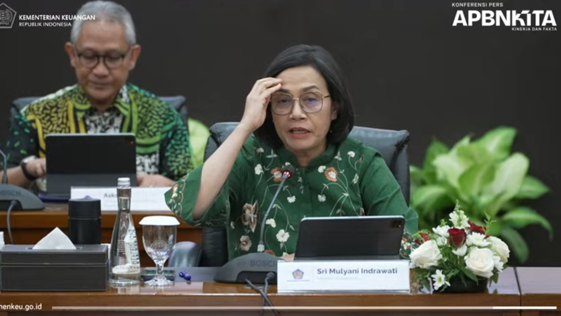 Adu Isi Garasi Menteri Keuangan Baru Purbaya Yudhi Sadewa Vs Sri Mulyani, Tak Disangka-sangka Segini Perbedaannya
            - galeri foto