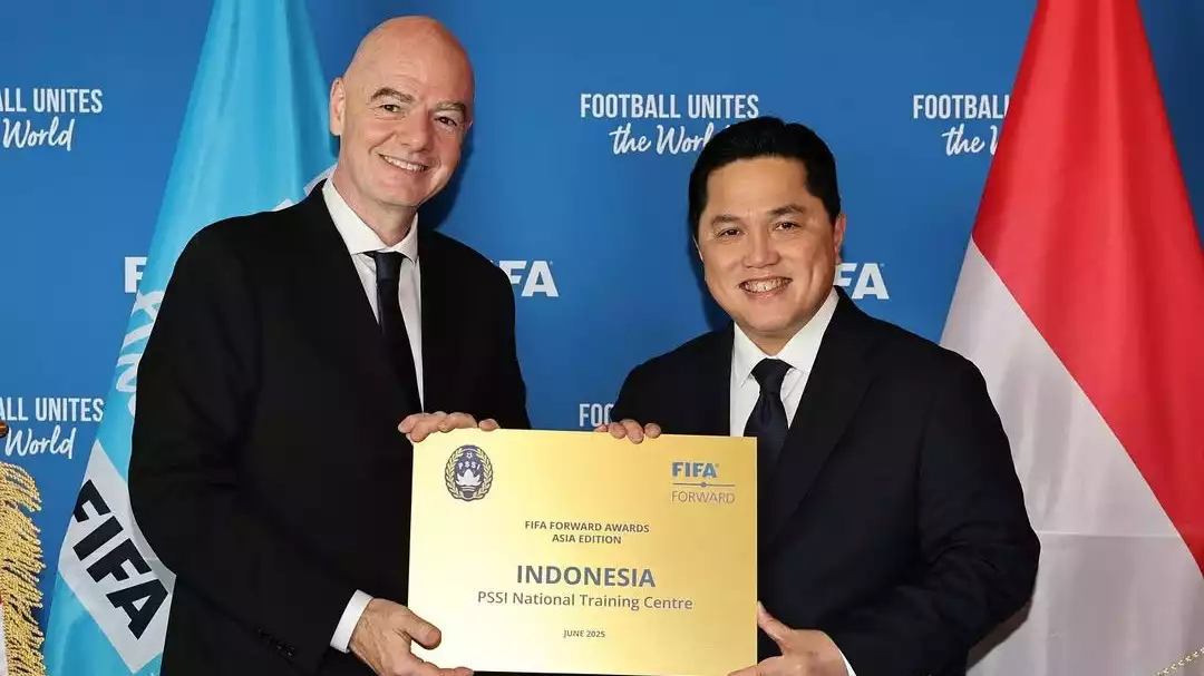 Presiden FIFA Gianni Infantino dan Ketum PSSI Erick Thohir