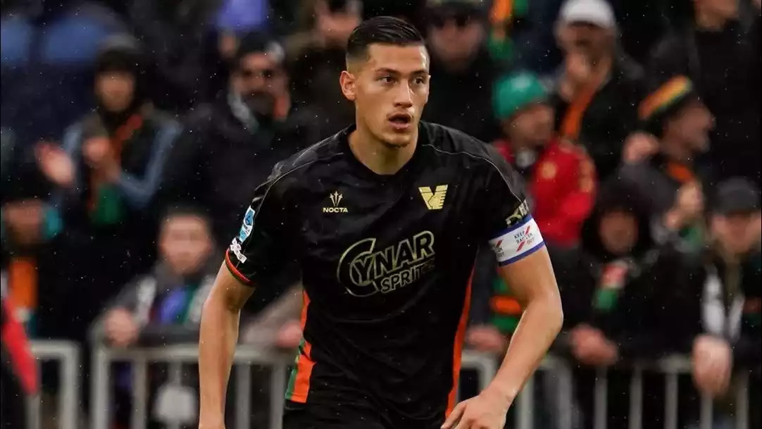 Bek Venezia, Jay Idzes