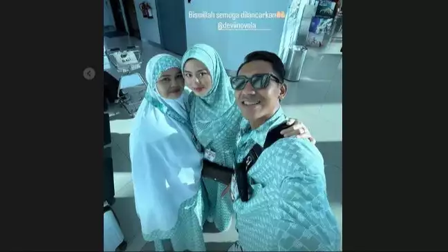 Beckham Putra berangkat umroh ke Tanah Suci